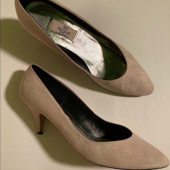 Summit Hill pale pink suede, 2” heel, 10m, $35. - Picture 2 of 3